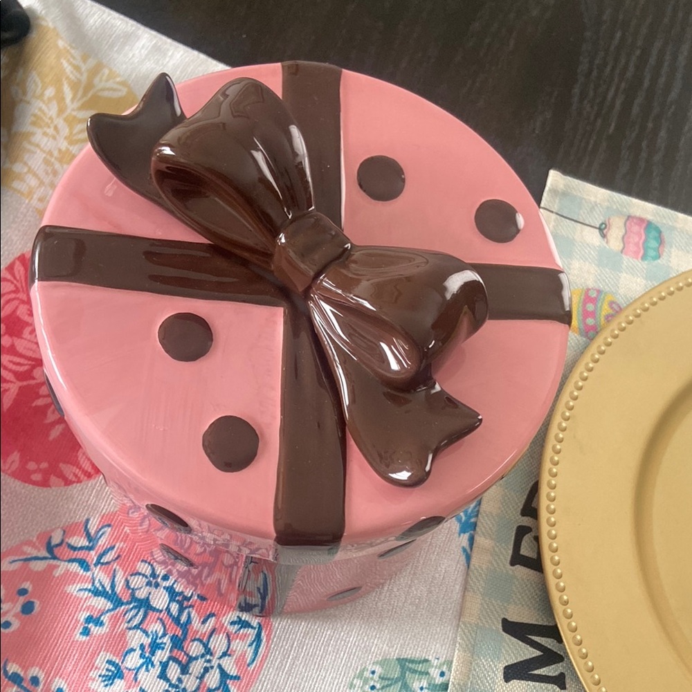 Cake Boss Serveware Stoneware Cookie Jar, "Pink Gift" - Picture 6 of 6